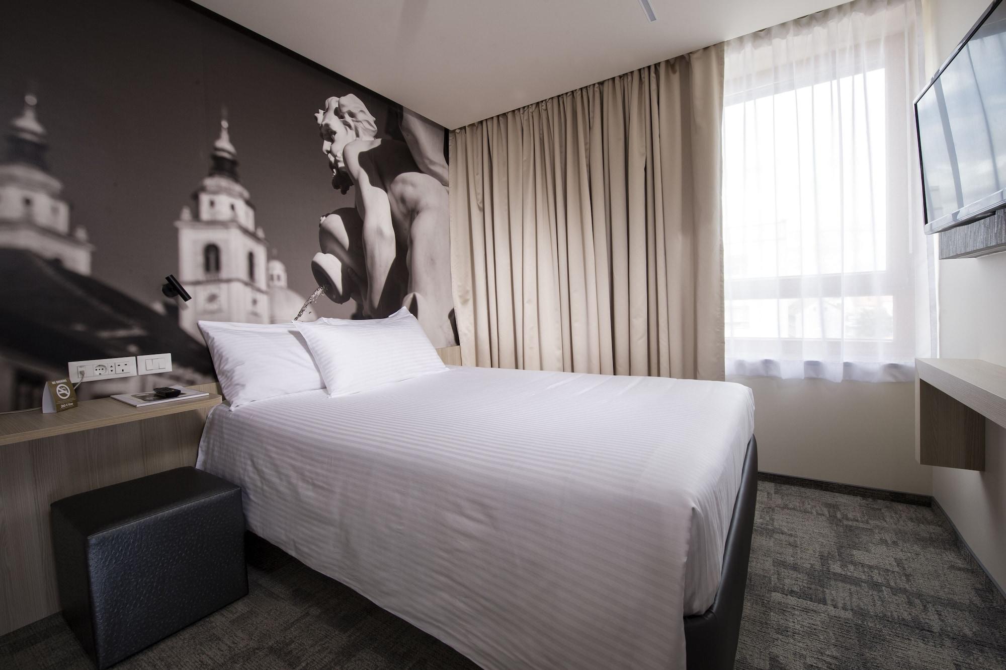 City Hotel Lubiana Esterno foto Room interior