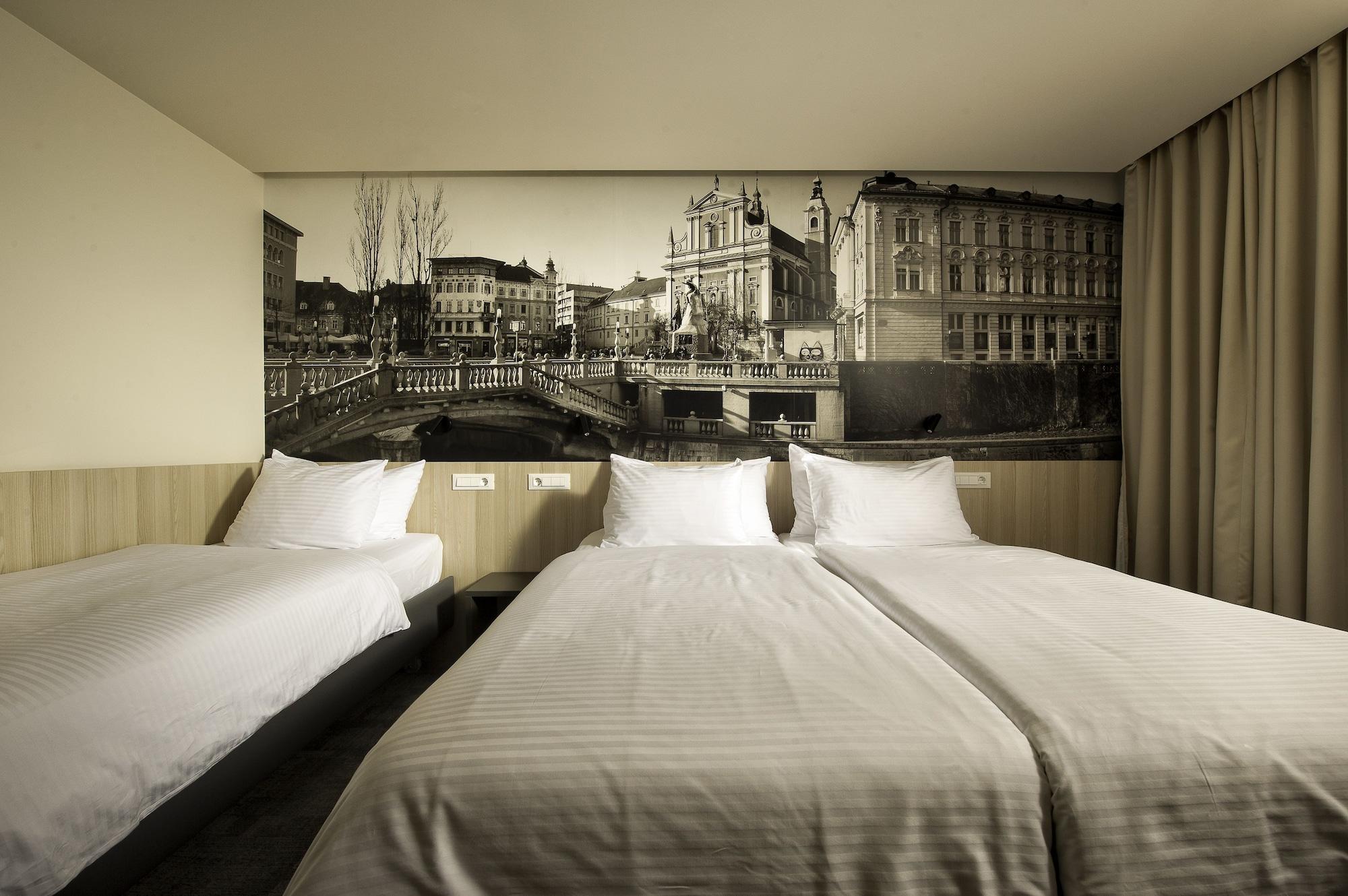 City Hotel Lubiana Esterno foto Room interior