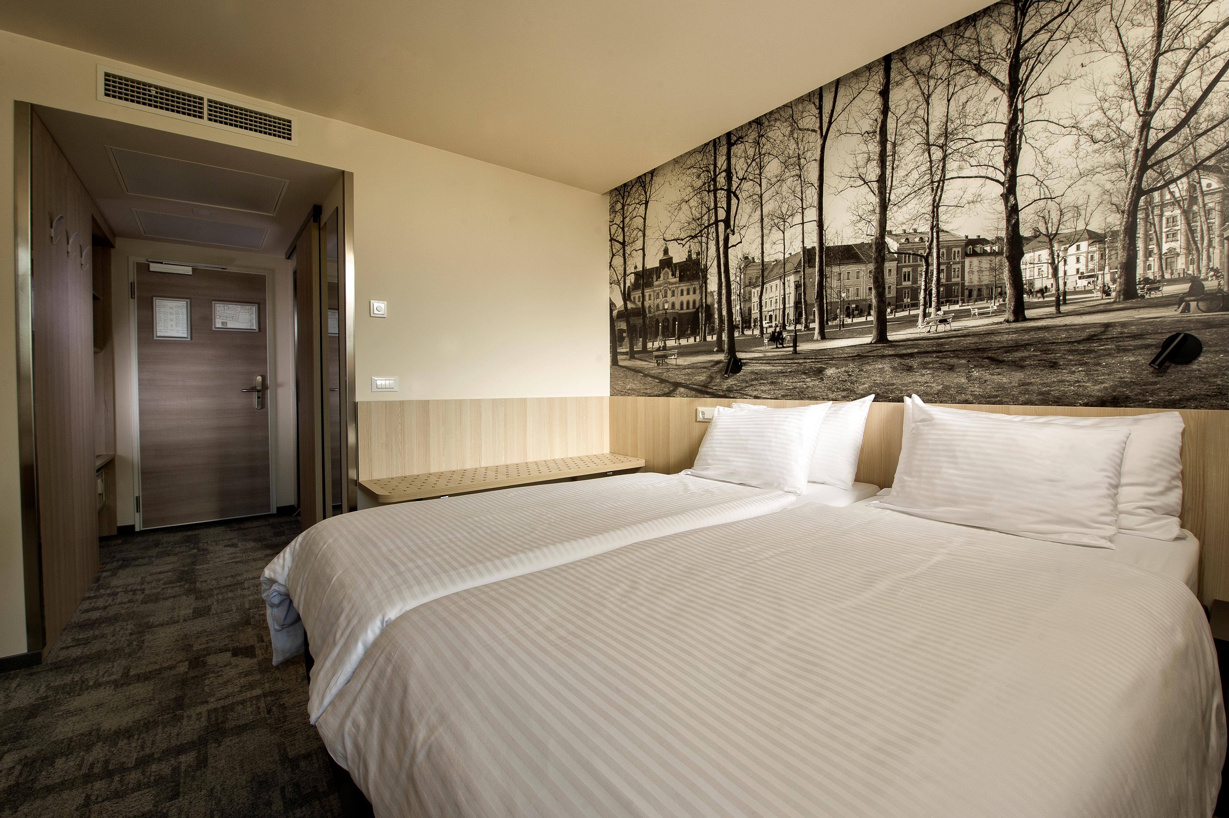 City Hotel Lubiana Esterno foto Room in the hotel