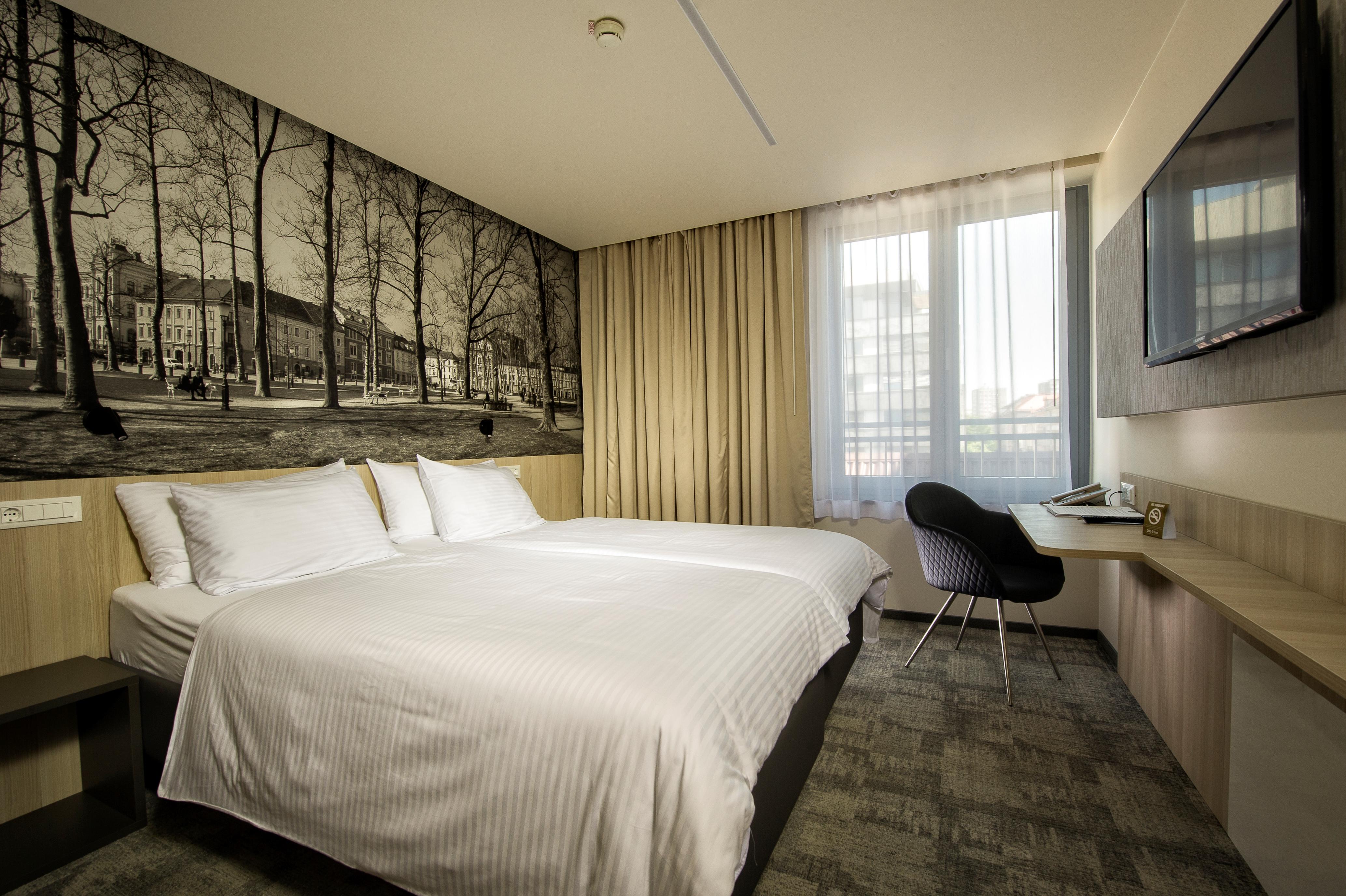City Hotel Lubiana Esterno foto Room of the hotel