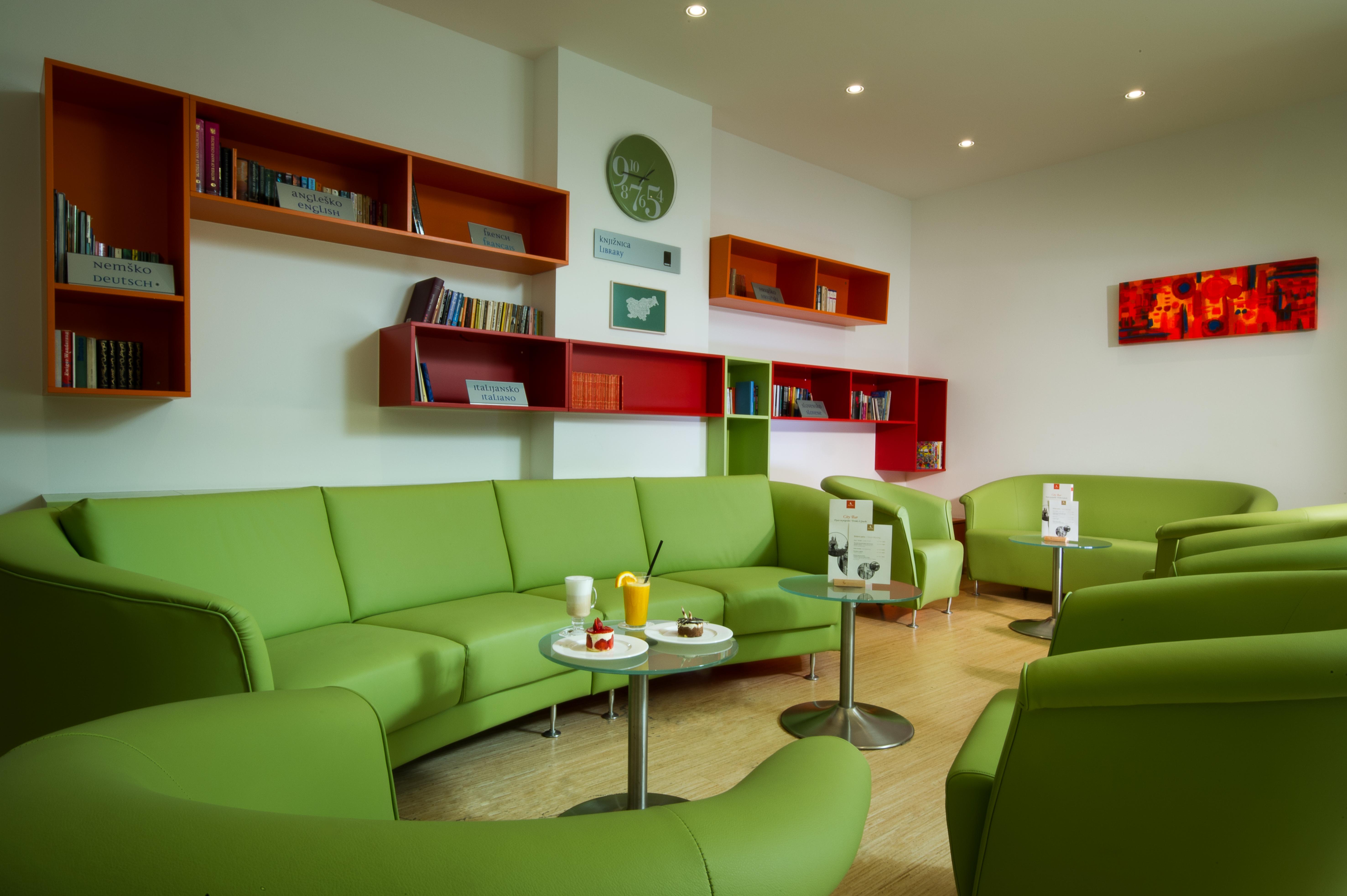 City Hotel Lubiana Esterno foto Library