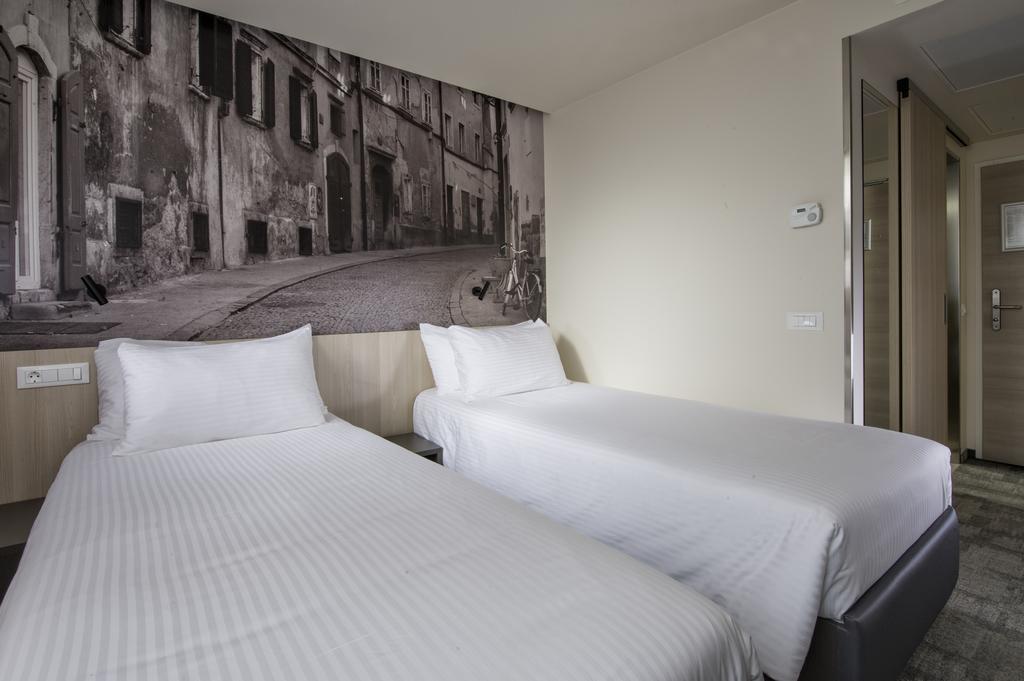 City Hotel Lubiana Esterno foto Room in the hotel