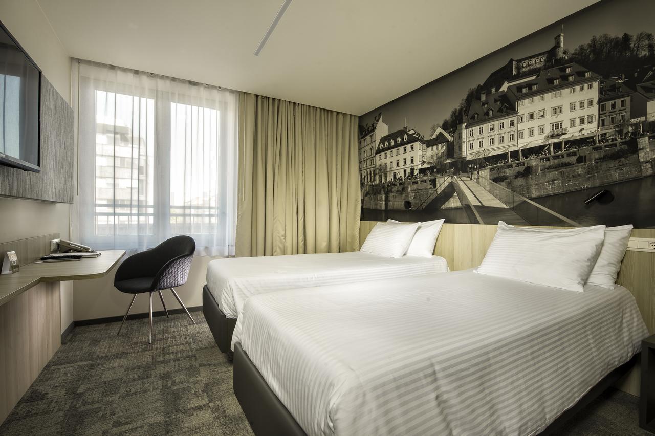 City Hotel Lubiana Esterno foto Room at the Grand Hotel